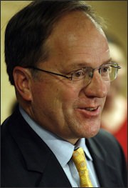 Roanoker John Fishwick launches effort to block "repulsive" compensation package for CSX CEO.